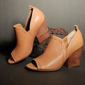 Elegant Tan Block Heel Peep-Toe Shoes